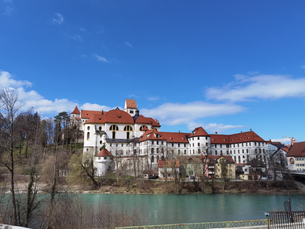 Das Kloster Mang und das Hohe Schloss prägen Füssen und seine Altstadt