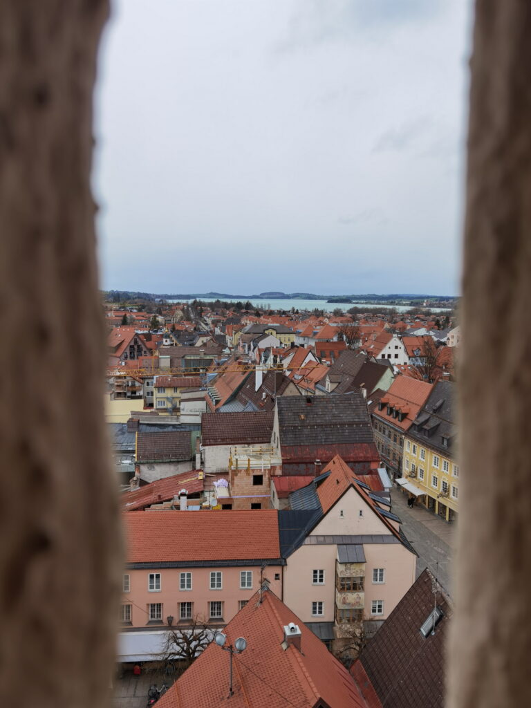 Vom Torturm siehst du auf Füssen und den Forggensee